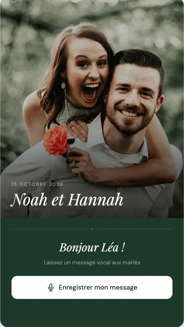 Téléphones vintage colorés devant un bouquet de fleurs.